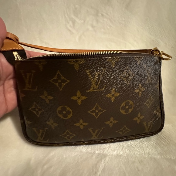 ‼️LOUIS VUITTON POCHETTE‼️ - Picture 13 of 15